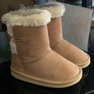 Snow boots